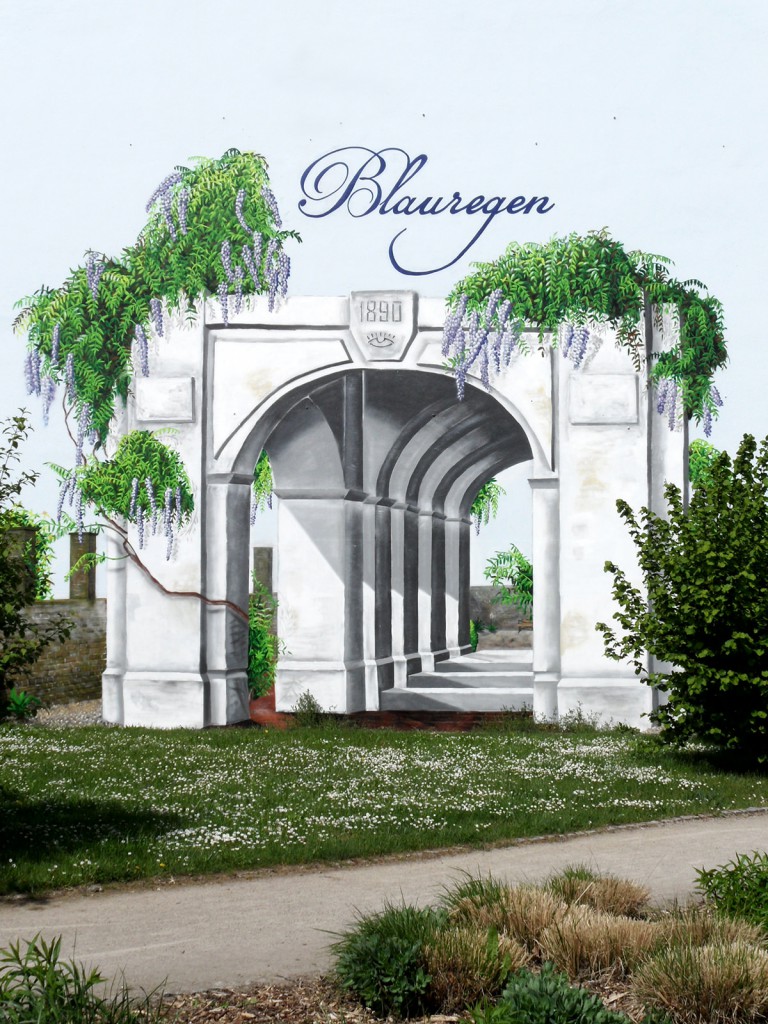 Rathenow - Wandgemälde "Blauregen"